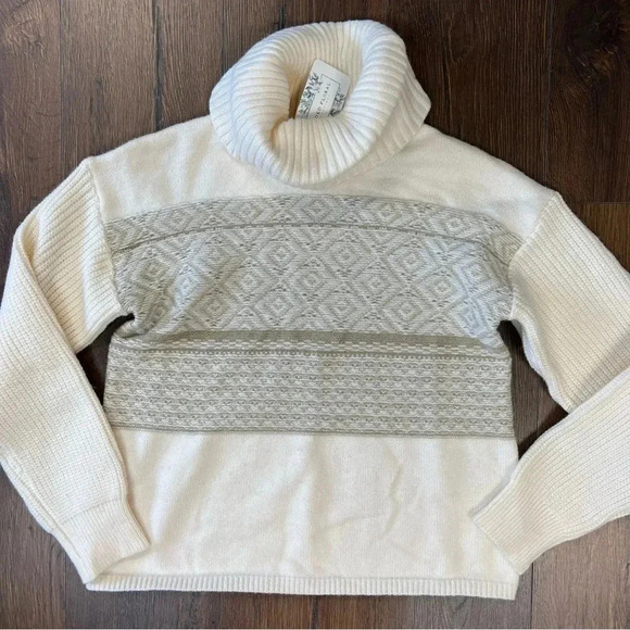 🆕 Hem & Thread Turtle Neck Sweater SZ SM - Picture 2 of 5
